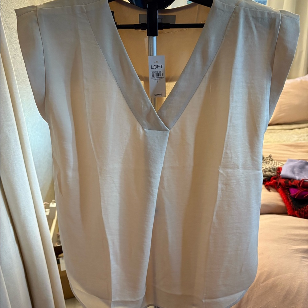 LOFT Women's Ivory V-Neck Top
